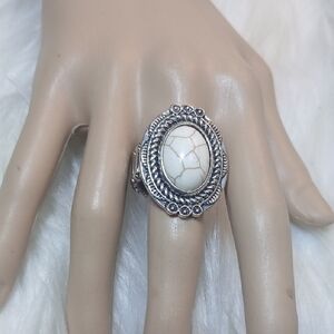 Paparazzi Silver Ring with Cream Stone Strech